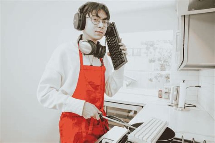 LeafyIsHere Net Worth, Age, Height, Wife