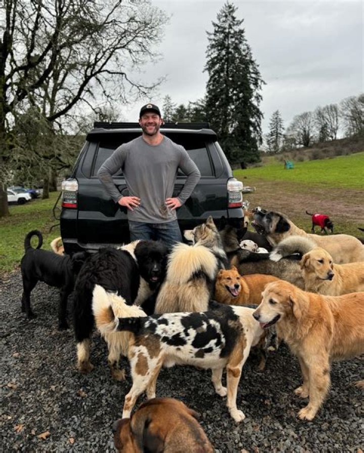 Lee Asher (Instagram Star) - Age, Birthday, Bio, Facts, Family, Net Worth, Height & More