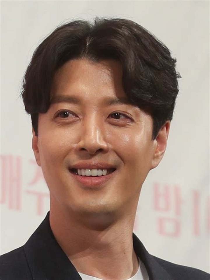 Lee Dong-gun Biography, Age, Height, Wife, Net Worth, Family