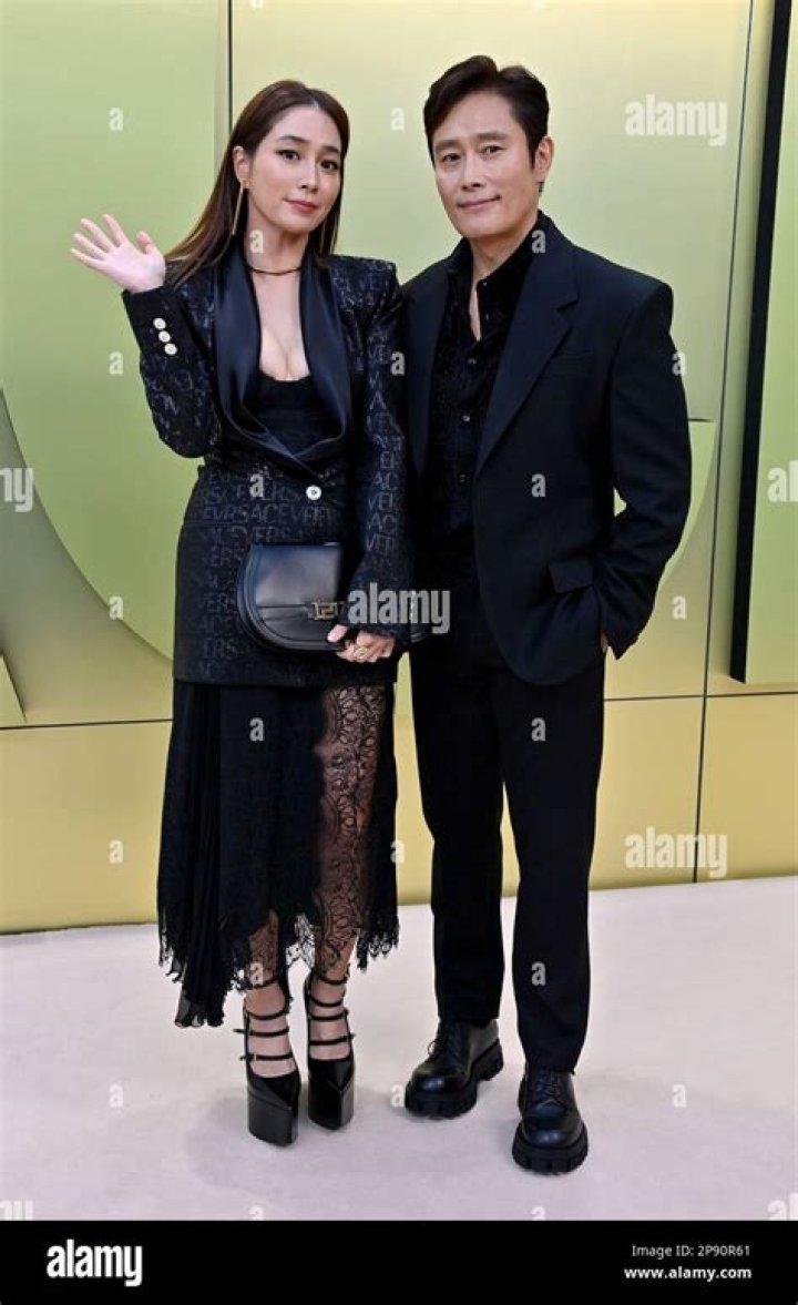 Lee Min Jung Bio, Wiki ,Age, Height ,Weight, Family, Husband, Movies and Net Worth.