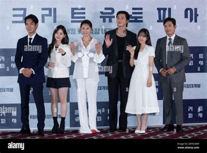 Lee Yoon-hyung Biography, Age, Height, Husband, Net Worth, Family