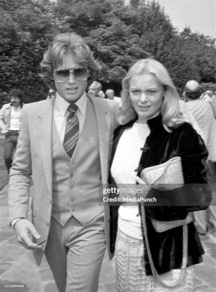 Leigh McCloskey Biography, Age, Height, Wife, Net Worth, Family