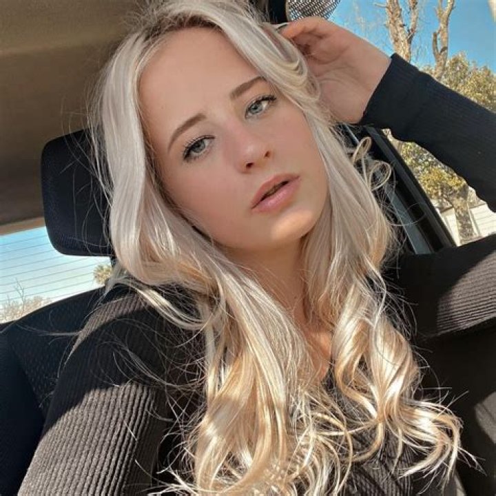 lhakyila (Instagram Star) - Age, Birthday, Bio, Facts, Family, Net Worth, Height & More