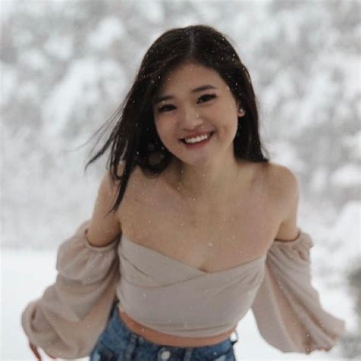 Lindy Tsang (YouTube Star) - Age, Birthday, Bio, Facts, Family, Net Worth, Height & More