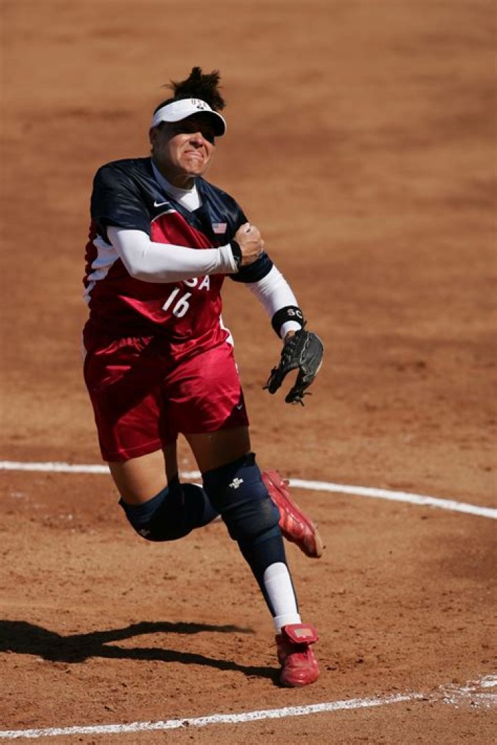 Lisa Fernandez (Softball Player) - Age, Birthday, Bio, Facts, Family, Net Worth, Height & More