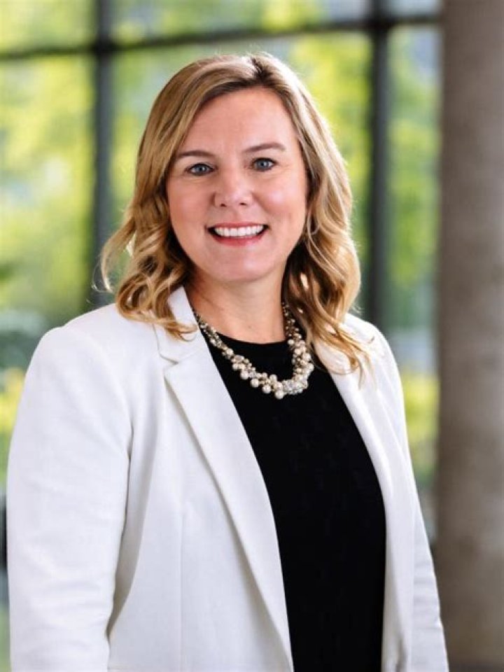 Lynn Davis Net Worth and Earnings