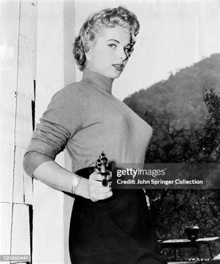 Martha Hyer (Movie Actress) - Age, Birthday, Bio, Facts, Family, Net Worth, Height & More