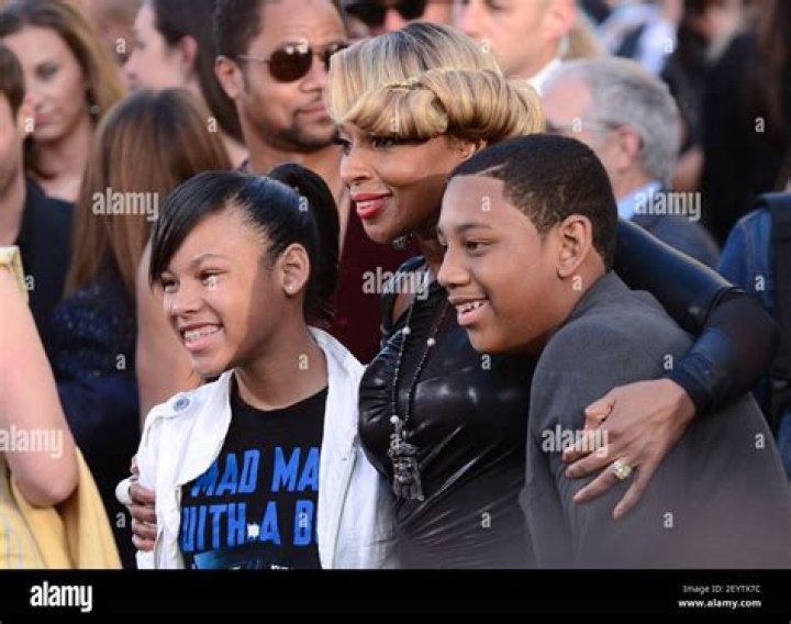 Mary J. Blige's Step-Daughter Slams Her Father For Prioritizing "Pussies & Paper"