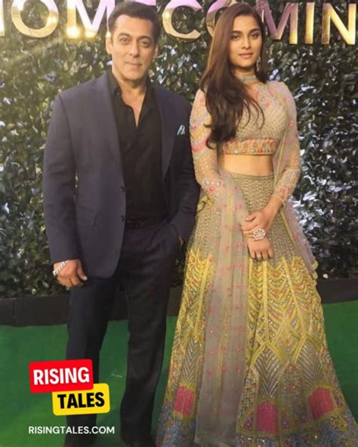 Medha Manjrekar Biography, Age, Height, Husband, Net Worth, Family