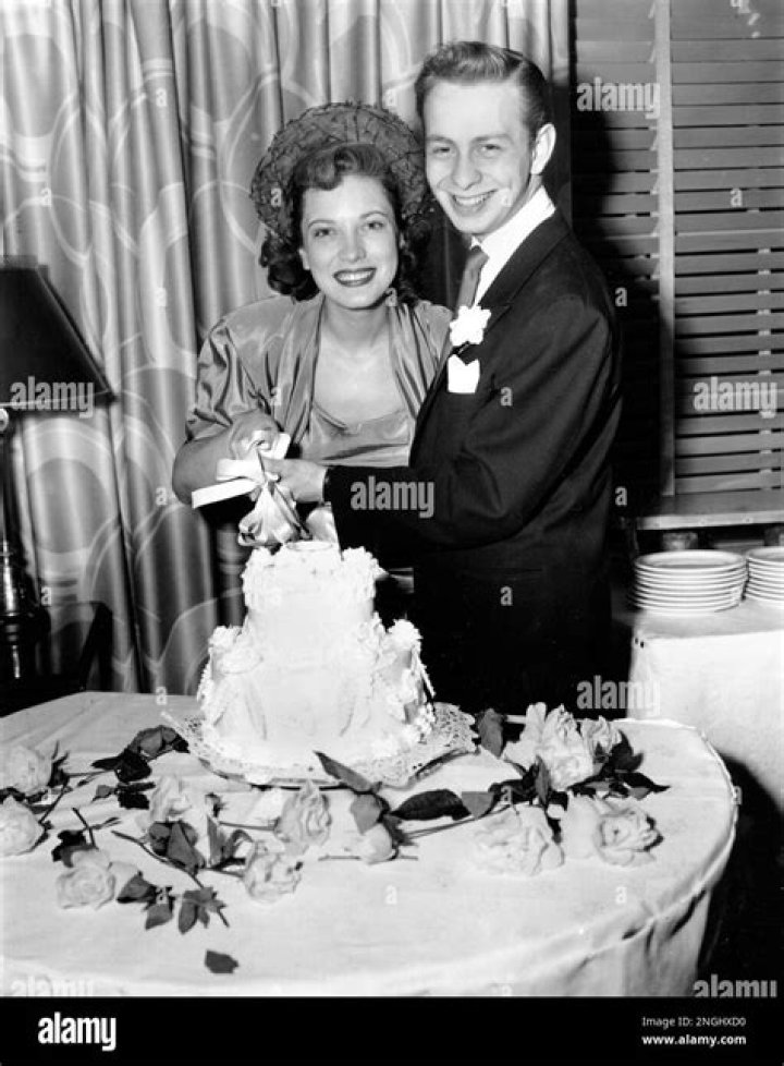 Mel Torme (Jazz Singer) - Age, Birthday, Bio, Facts, Family, Net Worth, Height & More