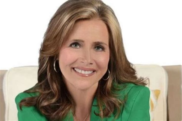 Meredith Vieira Dishes The View Drama Reveals She Was Blindsided When Elisabeth Hasselbeck Was Fired