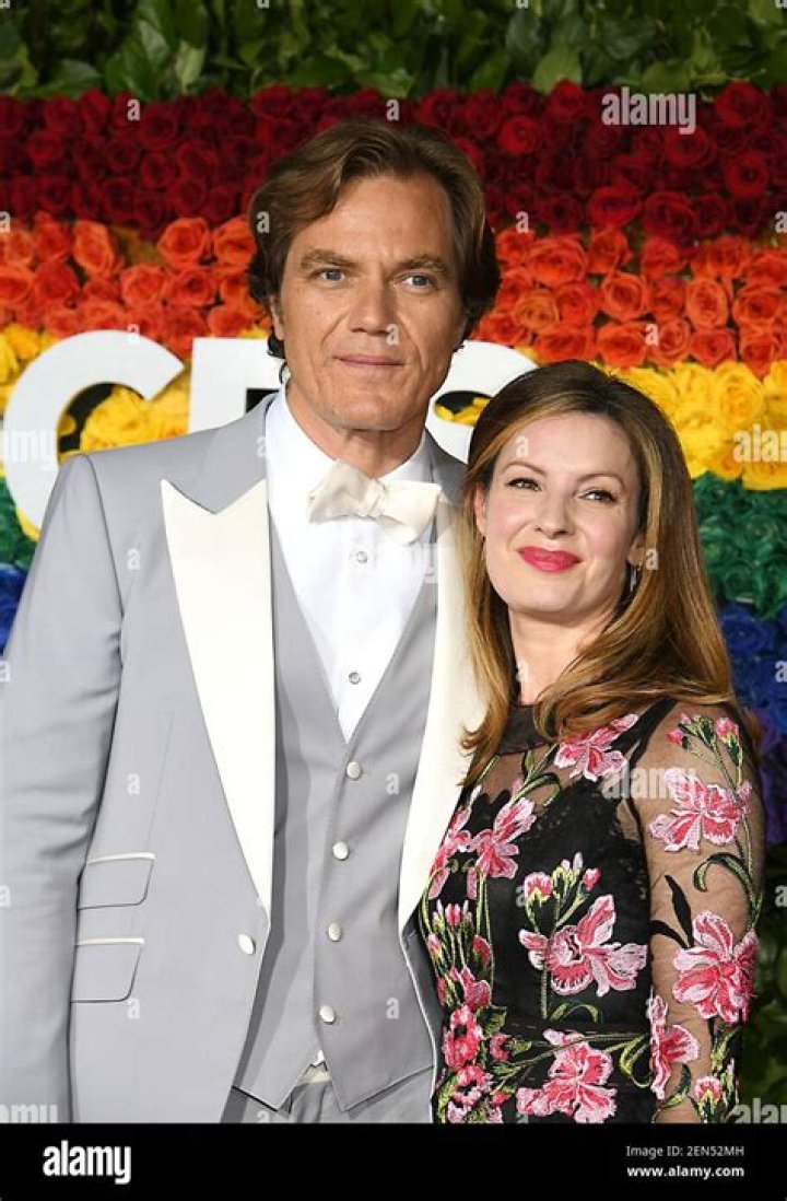 Michael Shannon: Wife, net worth, tattoos, smoking & body facts