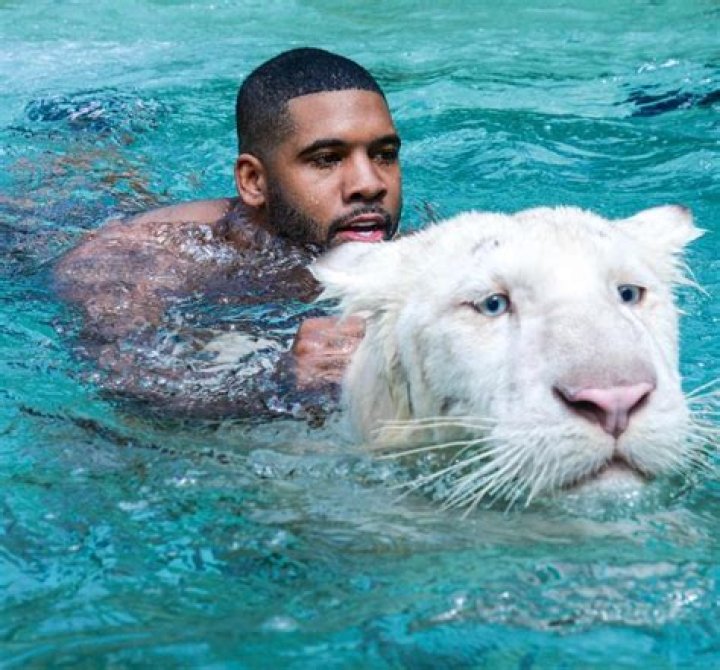 Mike Holston Bio | Age, Wiki, Net worth, Height, Ethnicity, Girlfriend|