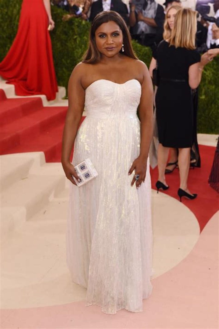 Mindy Kaling Is a Fashionista! See the ‘Office’ Alum’s Best Braless Outfits, Photos Without a Bra