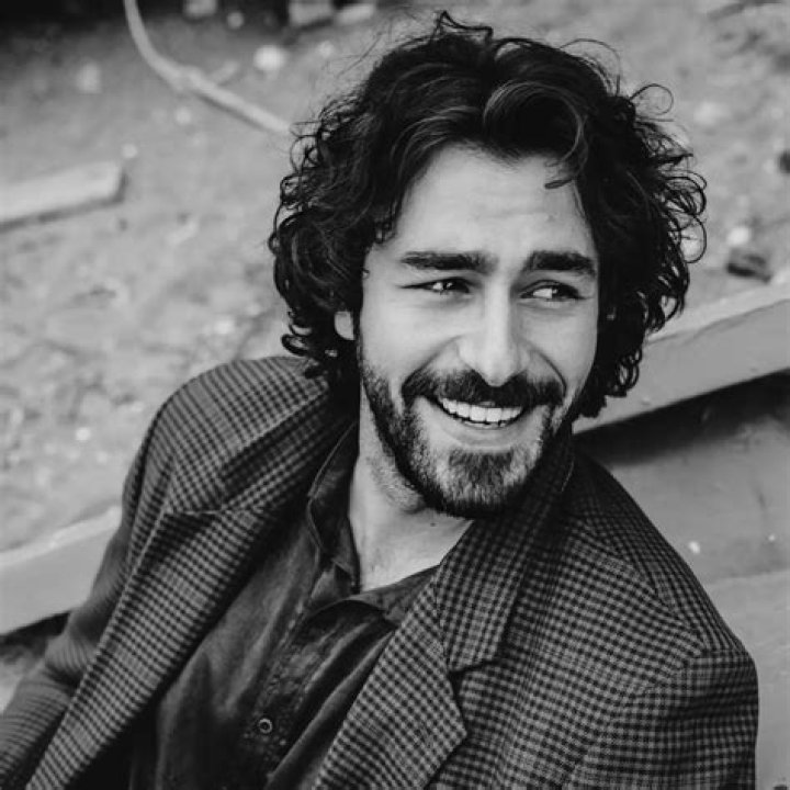 Mohamed Hadid (Reality Star) - Alter, Geburtstag, Bio, Fakten, Familie, Vermögen, Größe & mehr