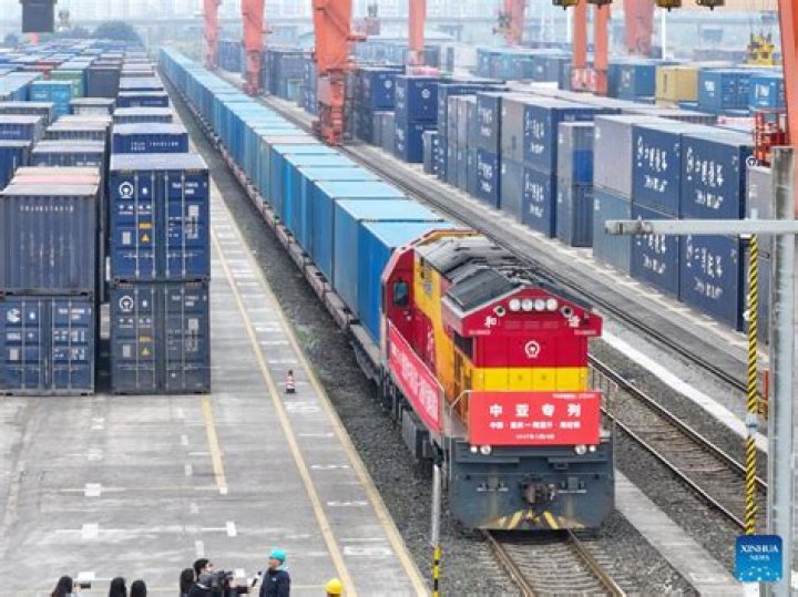 
N.Korea-China freight train service resumes 