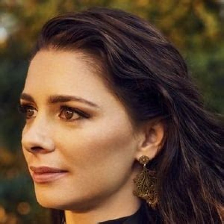 Nadia Caterina Munno (TikTok Star) - Age, Birthday, Bio, Facts, Family, Net Worth, Height & More