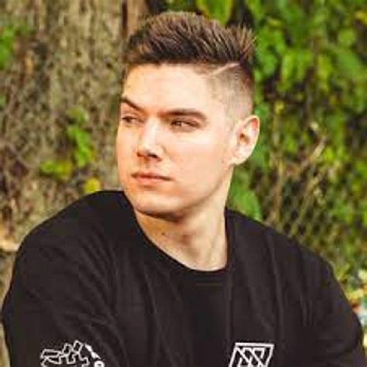 Nanogenix (YouTube Star) - Age, Birthday, Bio, Facts, Family, Net Worth, Height & More