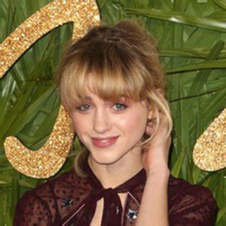 Natalia Dyer (TV Actress) - Age, Birthday, Bio, Facts, Family, Net Worth, Height & More