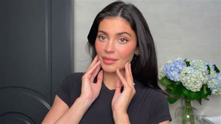 Natural Beauty! Kylie Jenner Sips Her Drink While Posing for Rare Makeup-Free Moment: See Photo