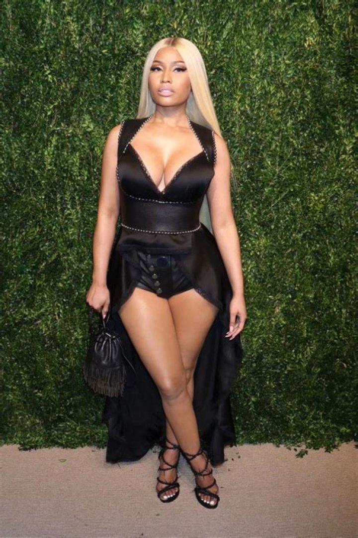 Nicki Minaj's Toned Tummy & Thighs Get Plenty Of Praise On Instagram