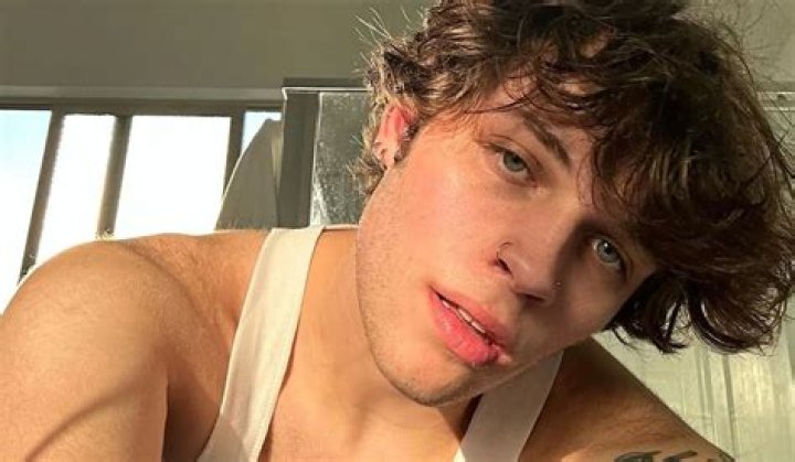 Nicolas Sturniolo (TikTok Star) - Età, compleanno, biografia, fatti, famiglia, patrimonio netto, altezza e altro