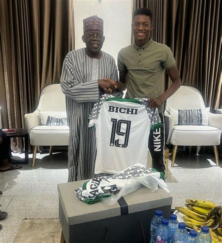 
Nigerian Footballer Abba Bichi Bodyshames Teni For Disrespecting President Buhari 