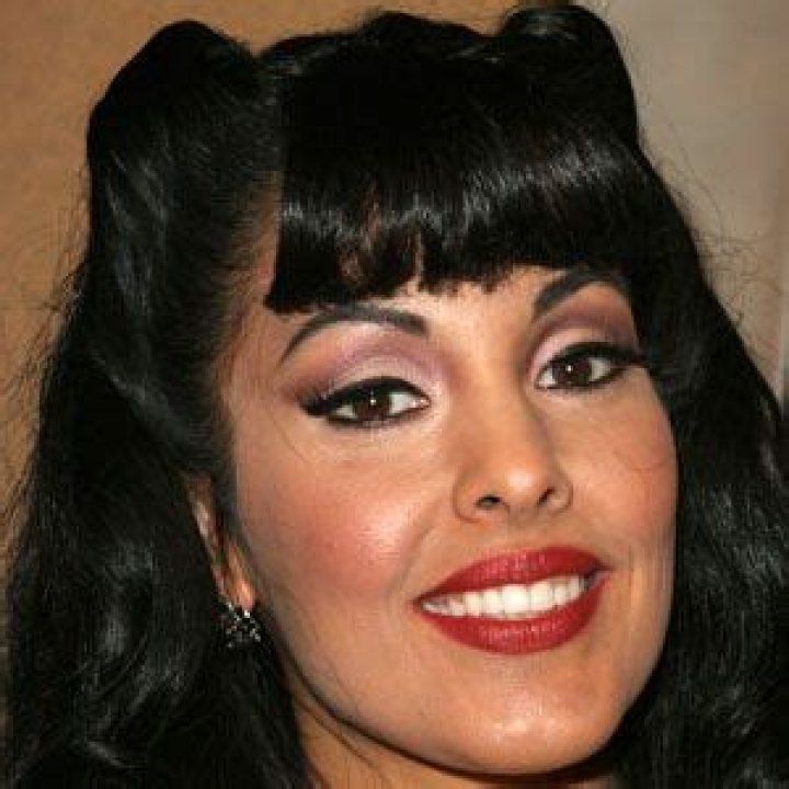 Nina Mercedez (Model) - Age, Birthday, Bio, Facts, Family, Net Worth, Height & More