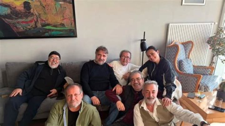 Ozgu Namal – Celebsgraphy