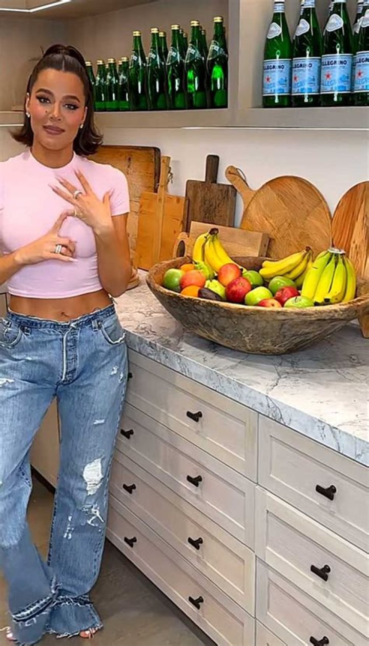 Penelope Disick Brings Aunt Khloé Kardashian Fruit Because She’s Sick and It’s the Sweetest Thing