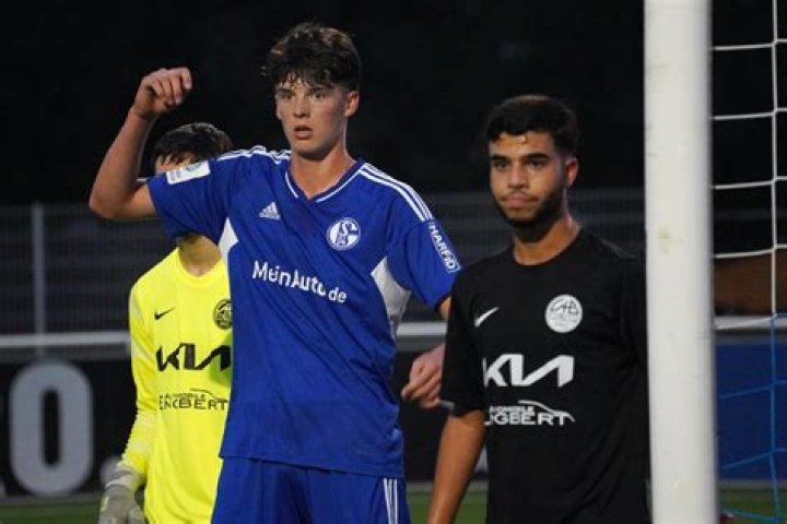 Phil Tuttle (Soccer Player) - Age, Birthday, Bio, Facts, Family, Net Worth, Height & More