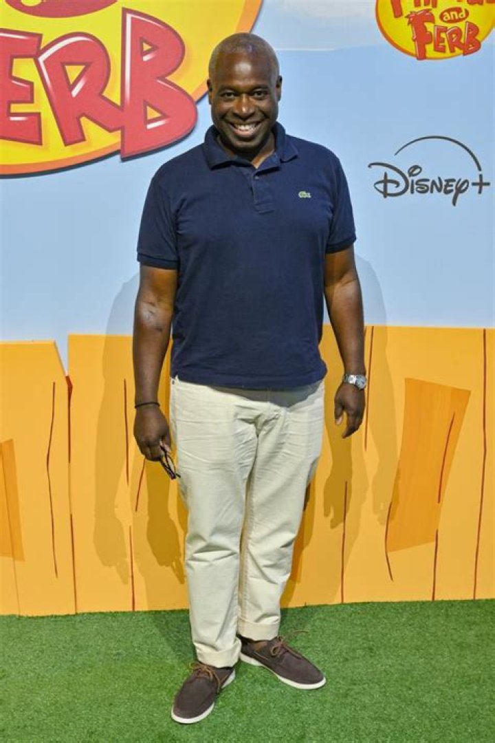 Phill Lewis (TV Actor) - Age, Birthday, Bio, Facts, Family, Net Worth, Height & More