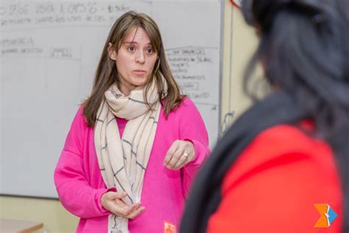 ¿Quién es Elena del barrio Mariposa? – Celebrity.fm