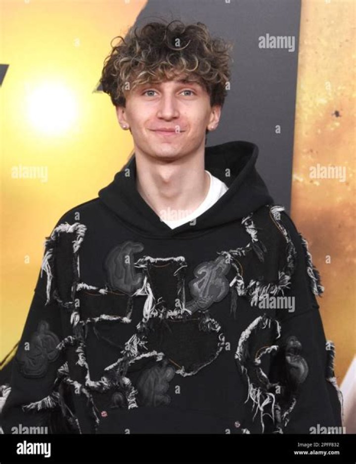 Reif Harrison (Dancer) - Age, Birthday, Bio, Facts, Family, Net Worth, Height & More