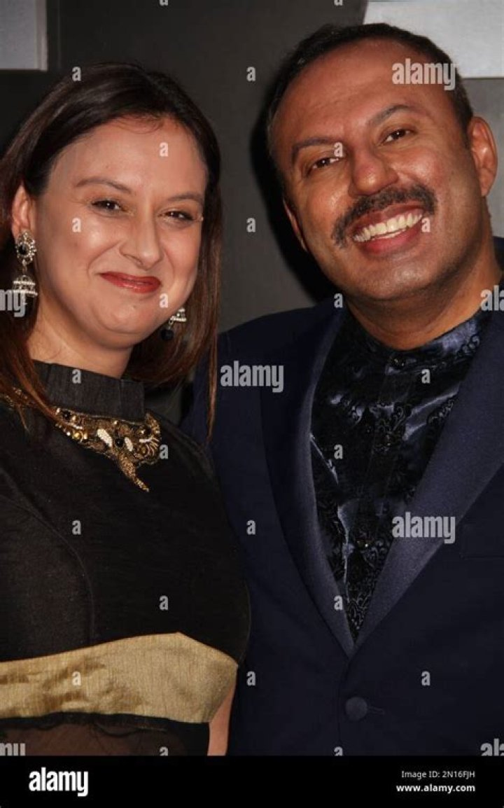 Rizwan Manji and Wife Taslim Manji Celebrated Their 18th Anniversary With Paan