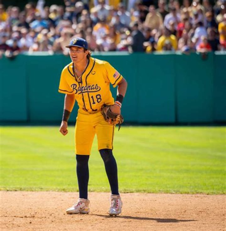 Robert Anthony Cruz (Baseball Player) - Age, Birthday, Bio, Facts, Family, Net Worth, Height & More