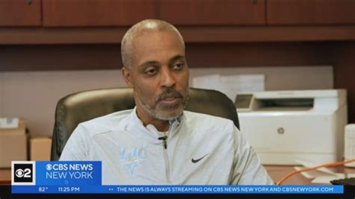 Rod Strickland Bio, Wiki, Age, Wife, Son, Children, NBA, Jersey, and Net Worth.