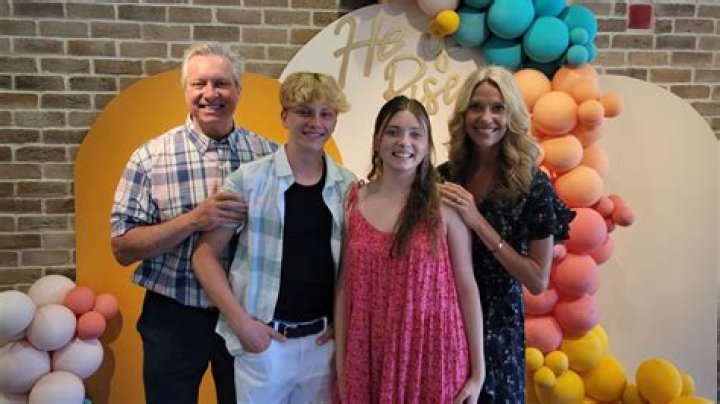 Ron Wolfley Biography, Age, Height, Wife, Net Worth, Family