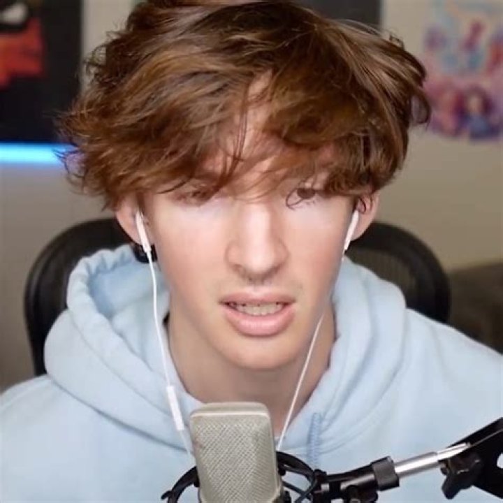 Ruben Sim (YouTube Star) - Age, Birthday, Bio, Facts, Family, Net Worth, Height & More