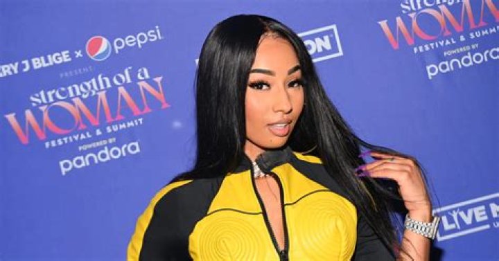 Rubi Rose Throws It Back For Security At Concert, Flaunts Her Fresh Face Card