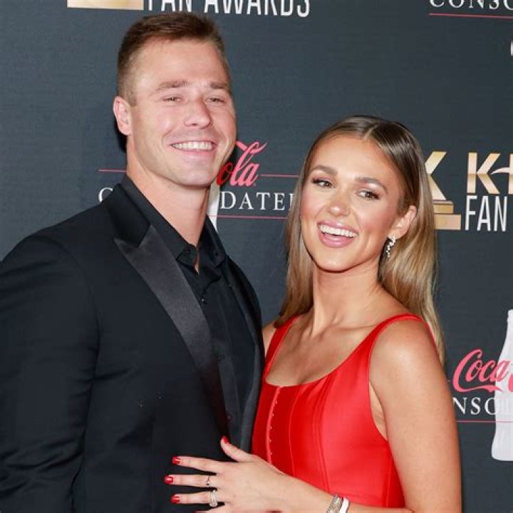 Sadie Robertson: Fiancé, net worth, tattoos, smoking & body measurements