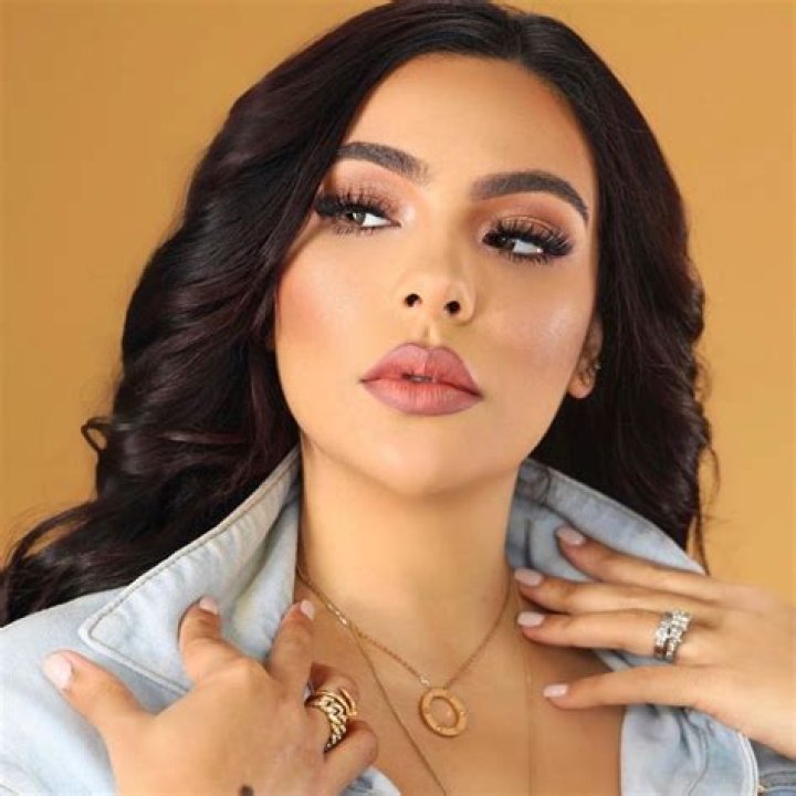 Sandra Berrocal (TV Show Host) - Age, Birthday, Bio, Facts, Family, Net Worth, Height & More