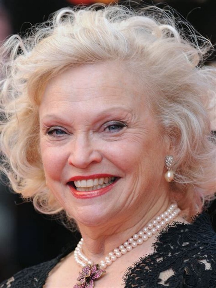 Sandra Dickinson (Voice Actress) - Age, Birthday, Bio, Facts, Family, Net Worth, Height & More