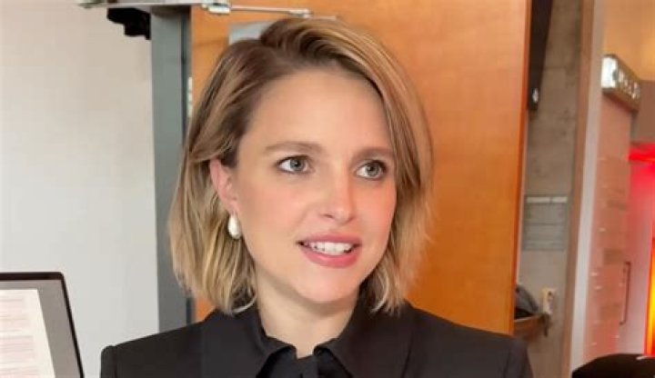 Sarah-Jeanne Labrosse Biography, Age, Height, Net Worth, Family