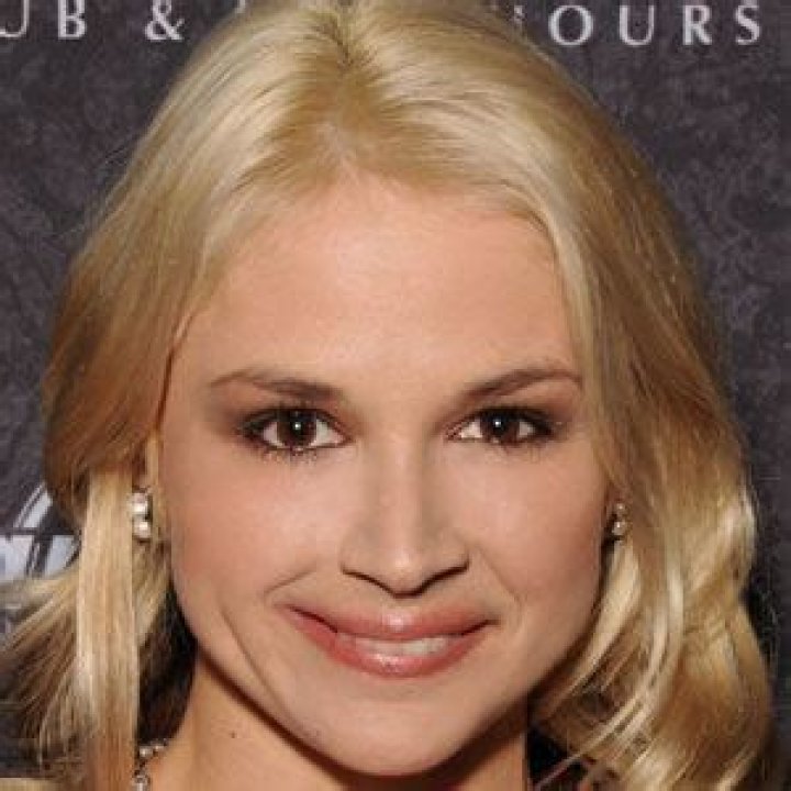 Sarah Vandella (Other) - Age, Birthday, Bio, Facts, Family, Net Worth, Height & More