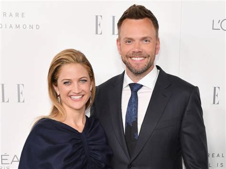 Sarah Williams – Bio, Everything To Know About Joel Mchale Wife