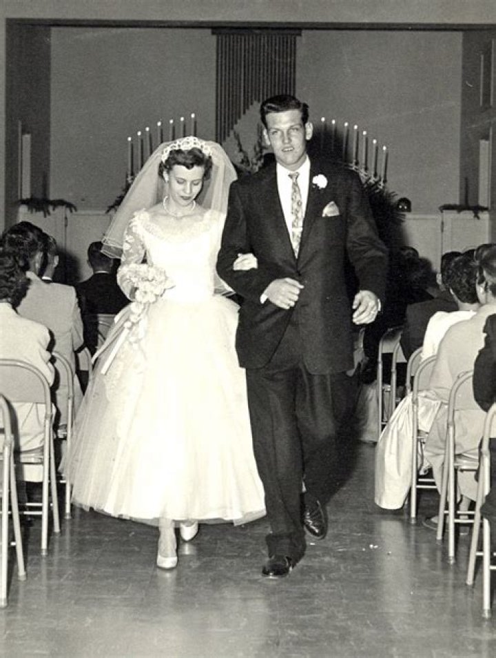 Shirley Douglas Bio, Net Worth, Facts, Wiki, Death, Death Cause, Coronavirus, Husband, Kids, Age, Height, Career, Famous, Actress, Movies, TV Shows