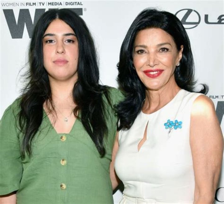 Shohreh Aghdashloo – Biography, Daughter, Married, Husband, Net Worth