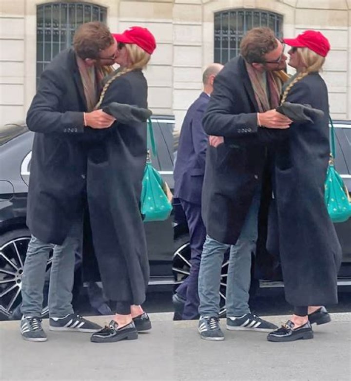 Sophie Turner and Joe Jonas Walking Hand in Hand in SoHo is Total #RelationshipGoals