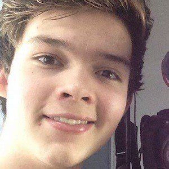 Stan Browney (YouTube Star) - Age, Birthday, Bio, Facts, Family, Net Worth, Height & More